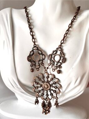🦋2/25$ No 37720 Legend by Shelley limited edition necklace